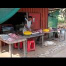 Jeden Morgen wird hier Schweinefleisch verkauft